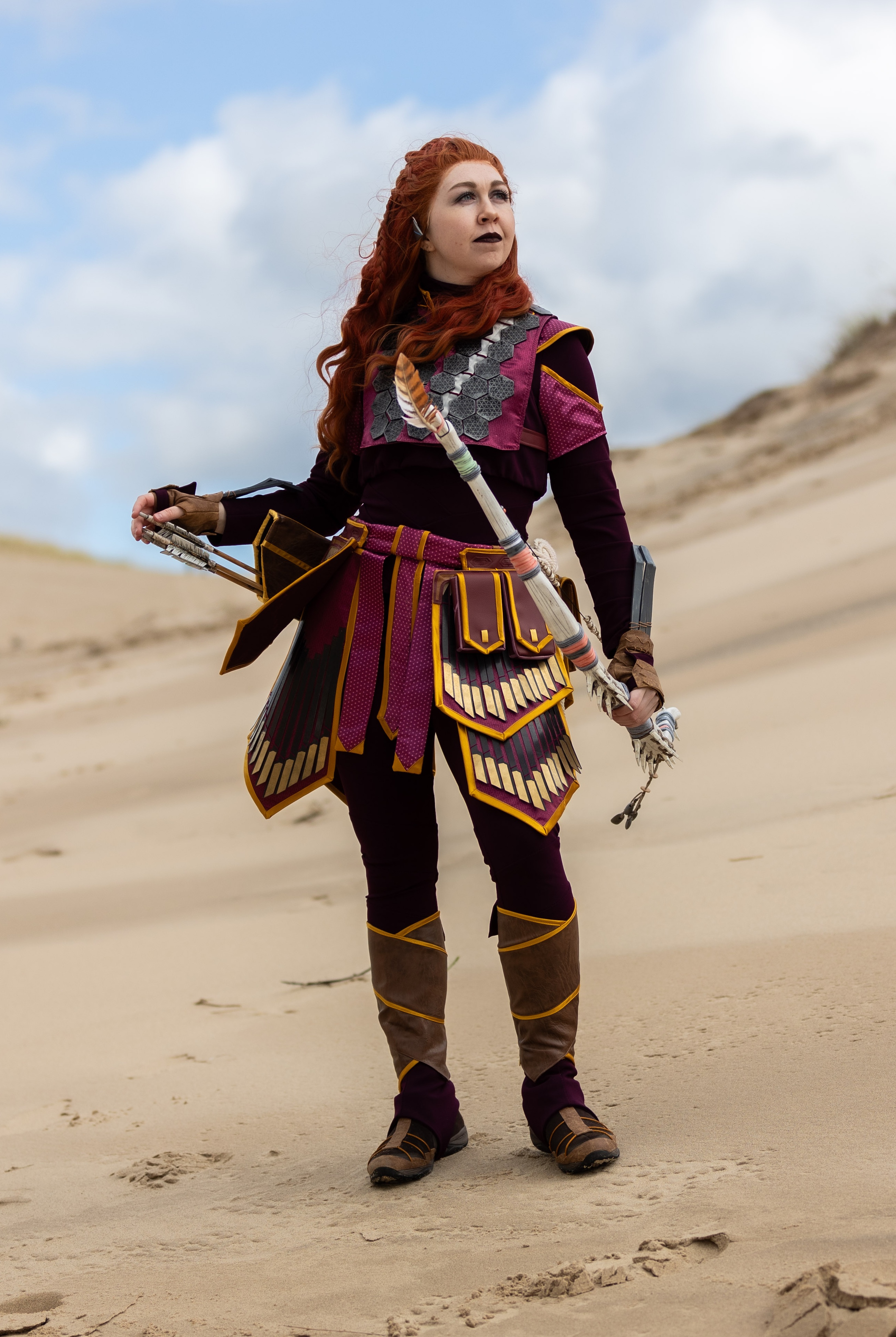 Rogue Heart Cosplay standing in the sand dressed as Aloy from Horizon Forbidden West.